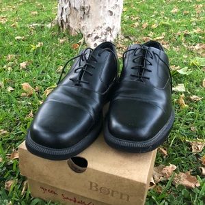 Men’s black leather dress shoes